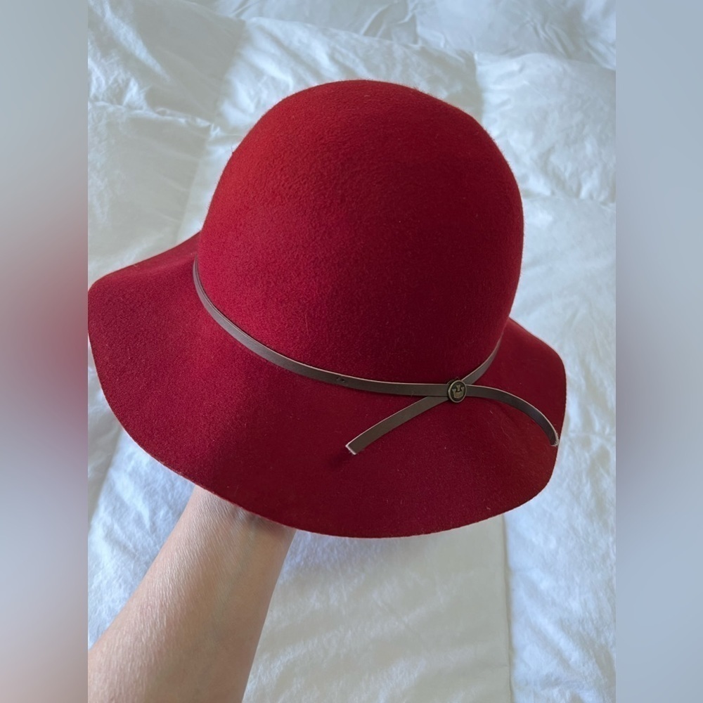 Goorin Bros Woman’s Heritage 100% Wool Hat Red | Felted | Size Medium (22.5”).